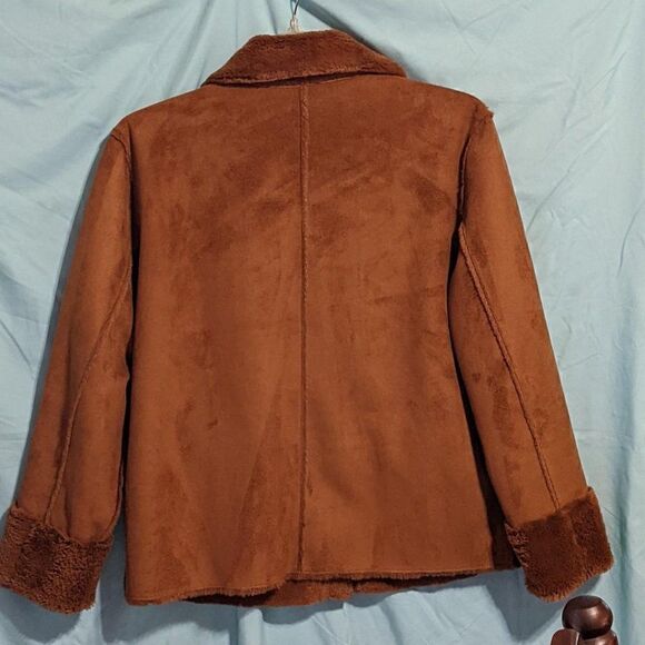 REVERSIBLE COAT - COCOA MICROFIBER ON 1 SIDE & FAUX FUR ON THE OTHER - LARGE - Picture 2 of 4